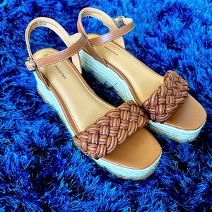 Time And Tru Women’s Platform Sandals Size US 9.5